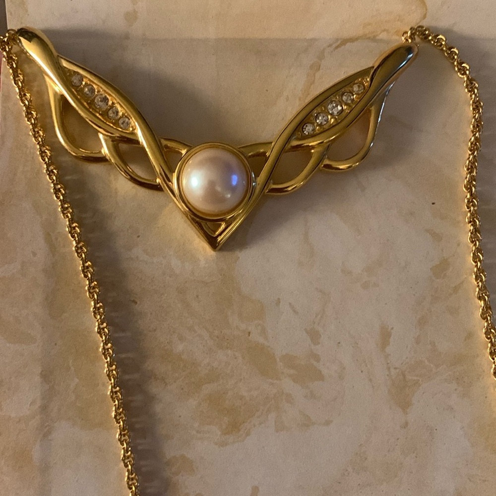 Elegant Gold Pearl Necklace
